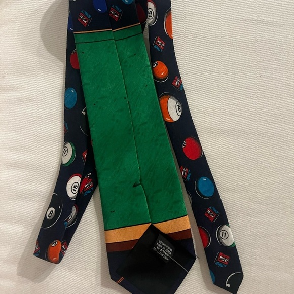 Looney Tunes Green Tie with Sylvester and Tweety - Picture 2 of 2